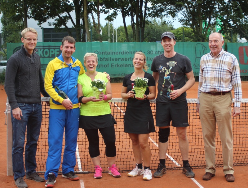 Guido Quirmbach/Petra Pisters Mitte links) vs. Sabine Jopen/Basti Weuthen 6:4 4:6 10:7 Siegerehrung erfolgte durch den Vorstandsvorsitzenden Gerd Lochten rechts) und den 1. Sportwart Stefan Berghausen links)